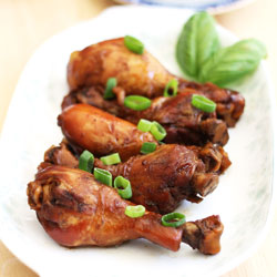 sticky soy sauce chicken ~ www.savoringspoon.com