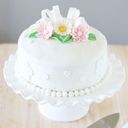 daisy fondant cake