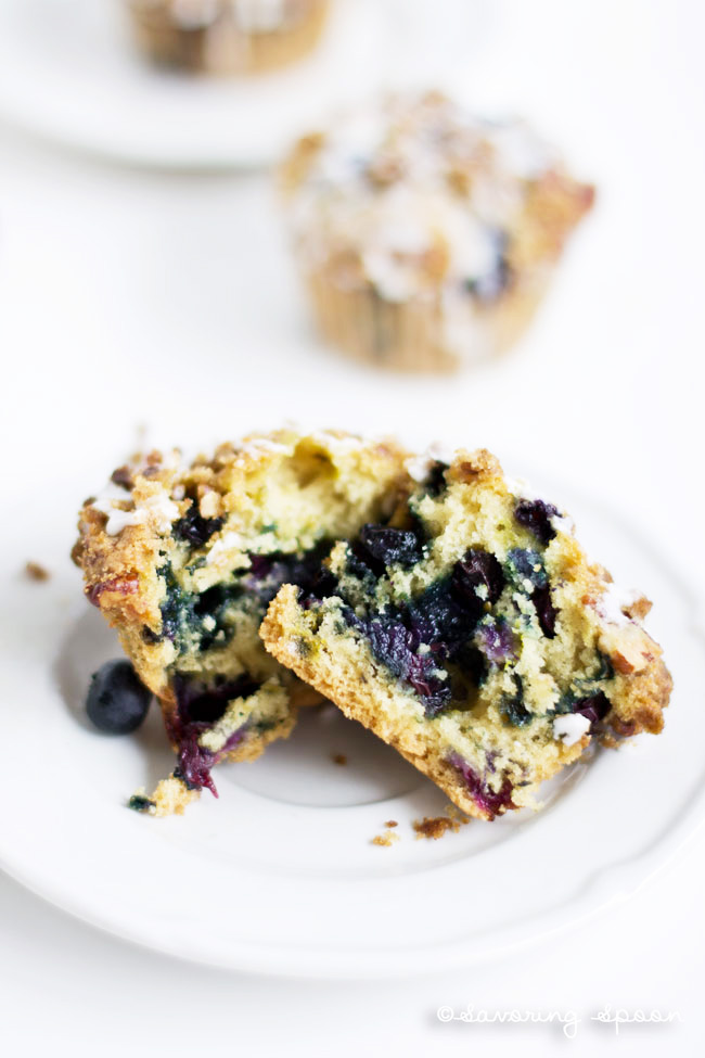 blueberry crumb muffin